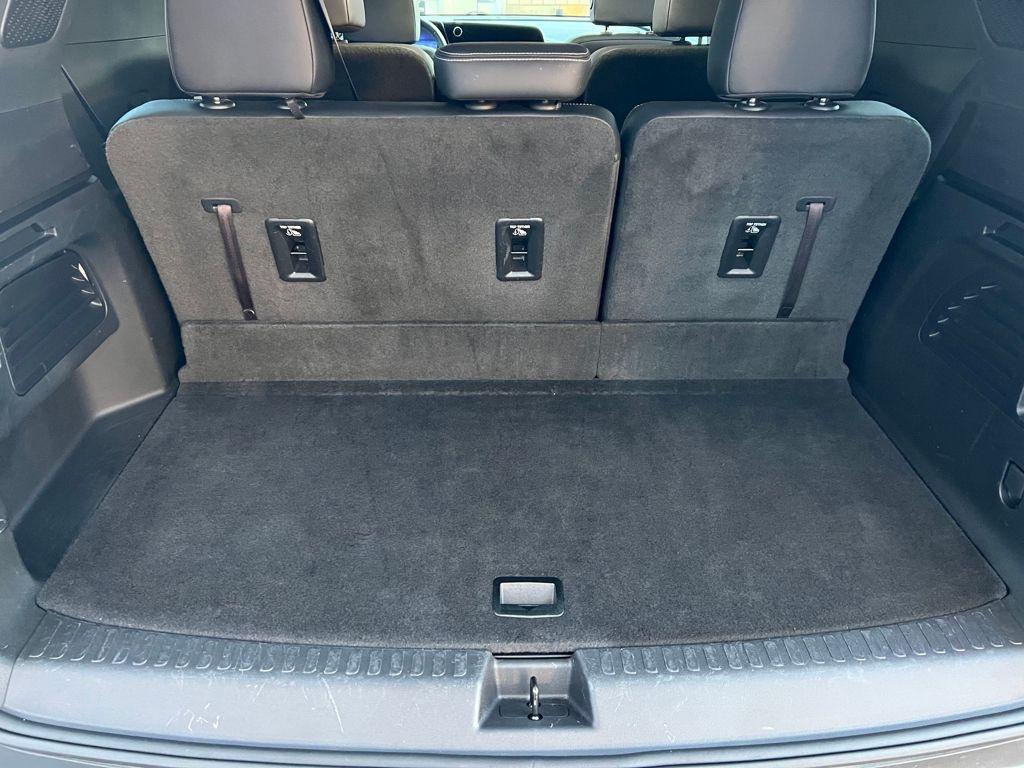 used 2025 Chevrolet Traverse car, priced at $36,995