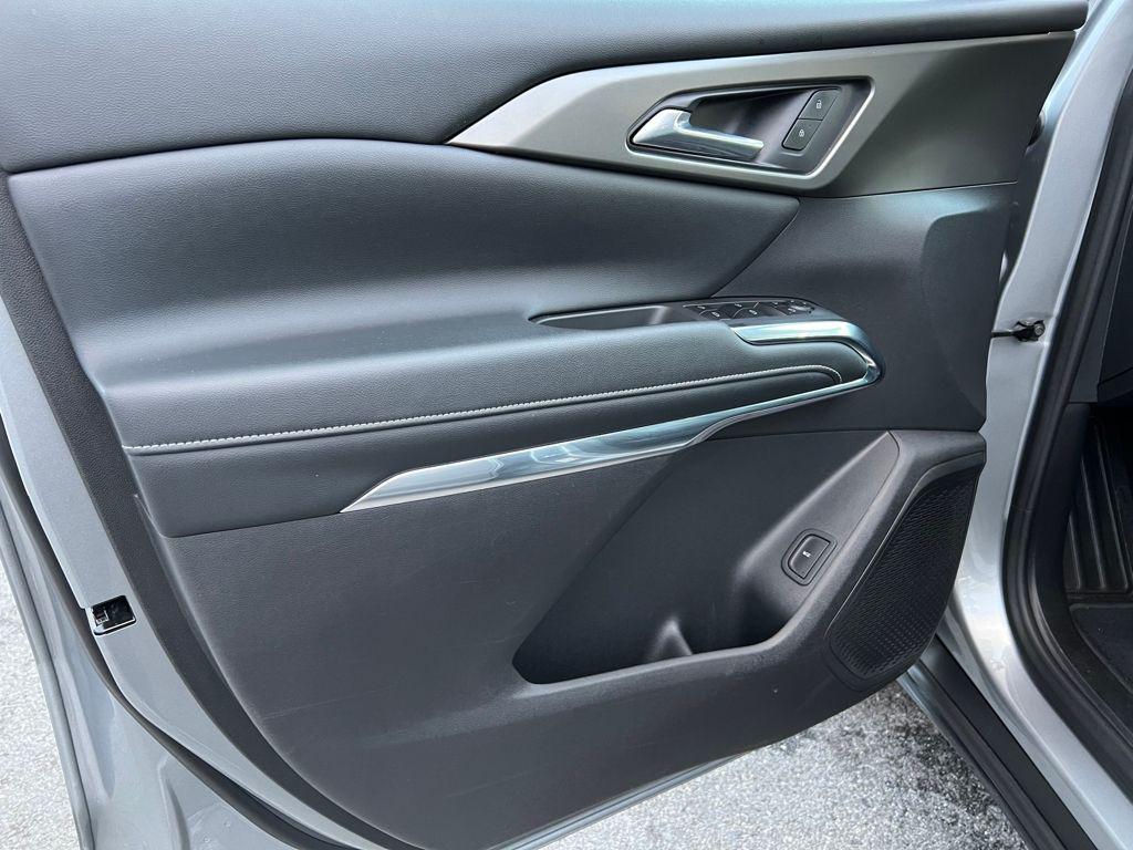 used 2025 Chevrolet Traverse car, priced at $36,995