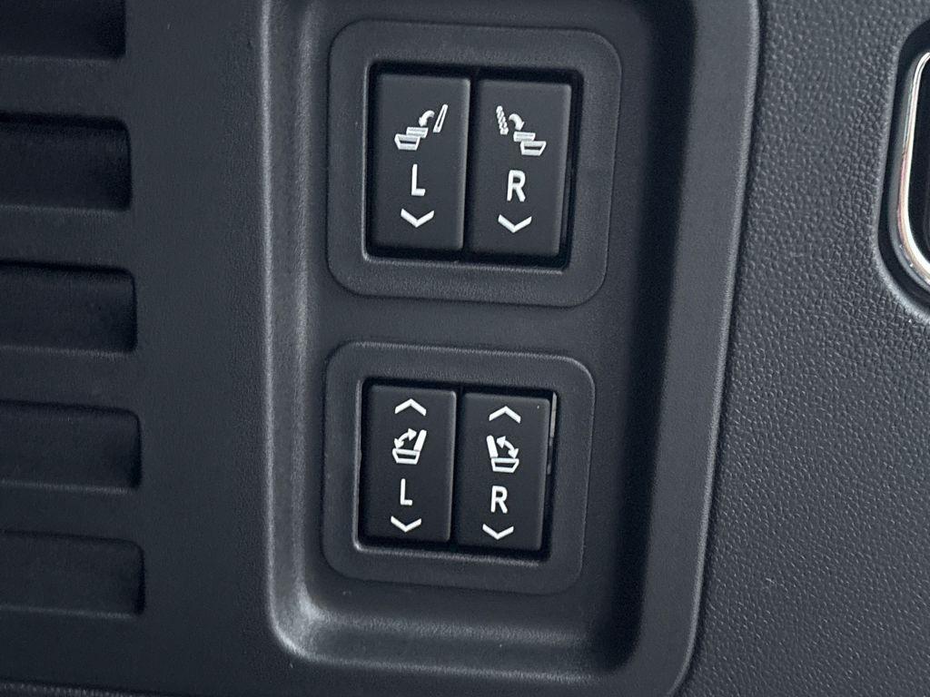 new 2026 Chevrolet Traverse car, priced at $54,035