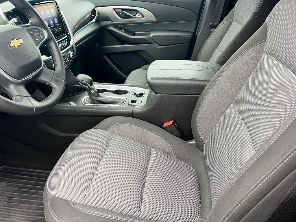used 2023 Chevrolet Traverse car, priced at $31,395