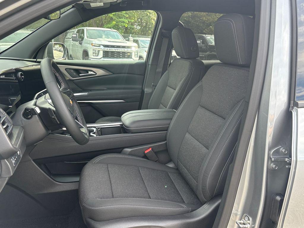 new 2026 Chevrolet Traverse car, priced at $37,930