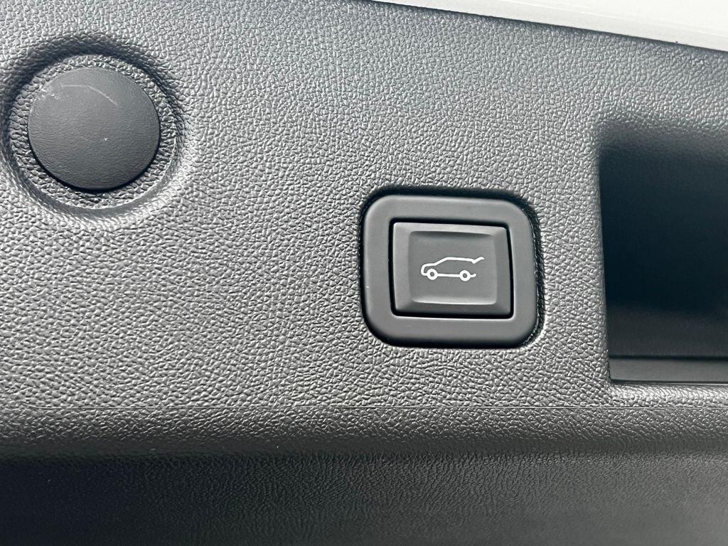 used 2023 Chevrolet Equinox car, priced at $21,995