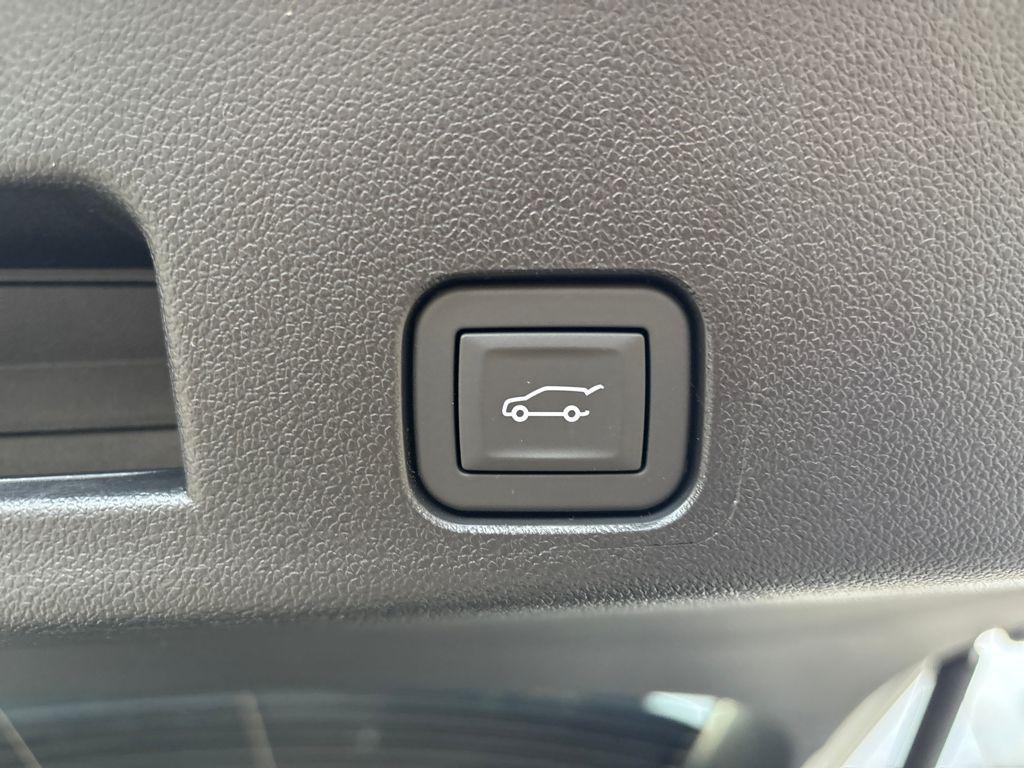 new 2026 Chevrolet Traverse car, priced at $42,044