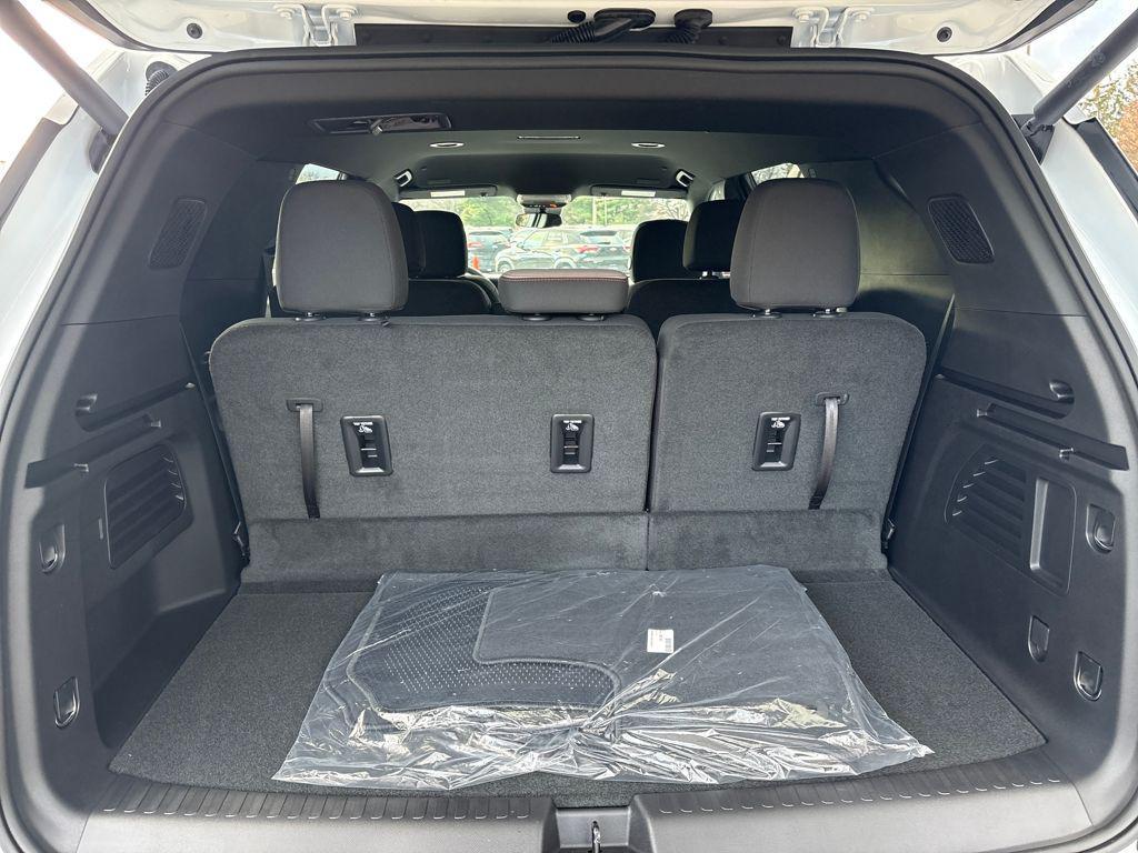 new 2026 Chevrolet Traverse car, priced at $42,044