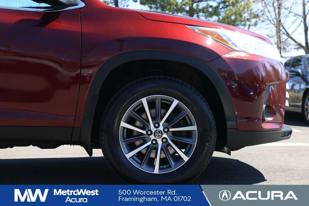 used 2019 Toyota Highlander car, priced at $23,788