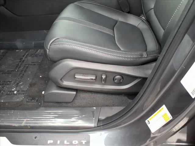 new 2025 Honda Pilot car, priced at $47,825