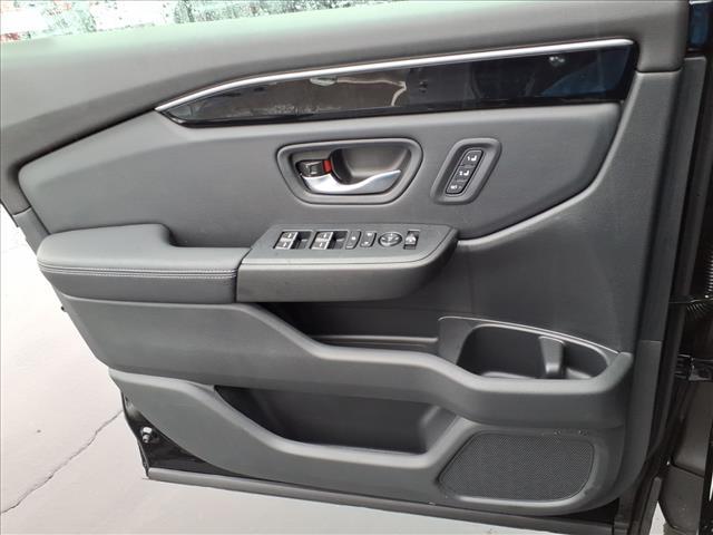 new 2025 Honda Pilot car, priced at $47,825