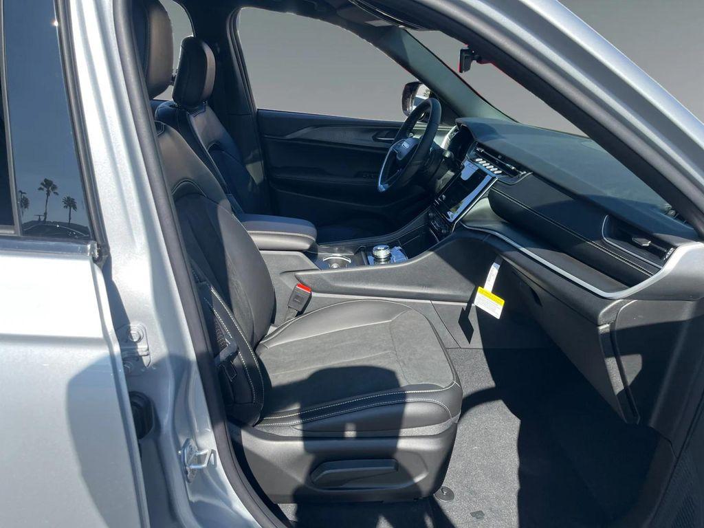 new 2025 Jeep Grand Cherokee car, priced at $46,230