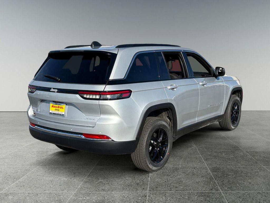 new 2026 Jeep Grand Cherokee car, priced at $45,305