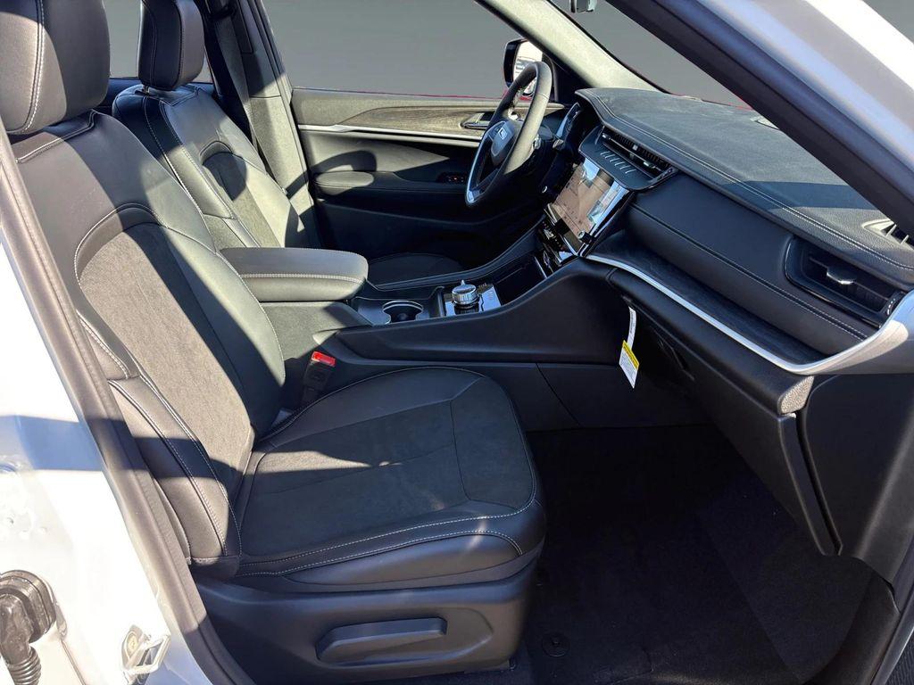 new 2026 Jeep Grand Cherokee car, priced at $47,655