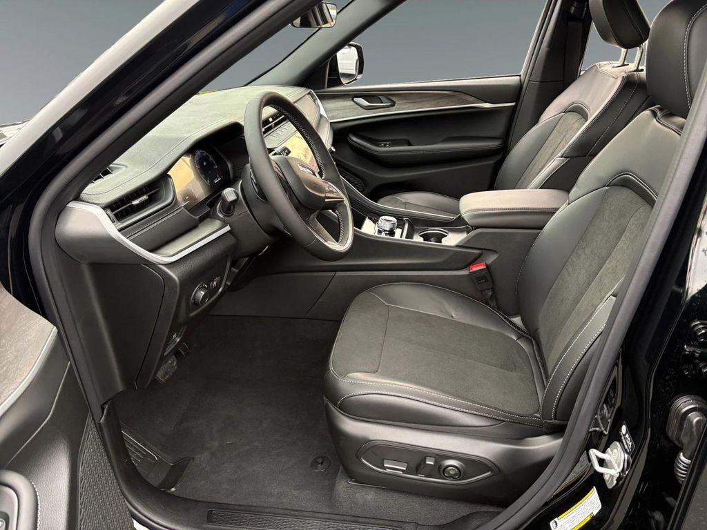 new 2026 Jeep Grand Cherokee car, priced at $48,250