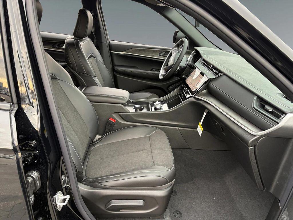 new 2026 Jeep Grand Cherokee car, priced at $48,250