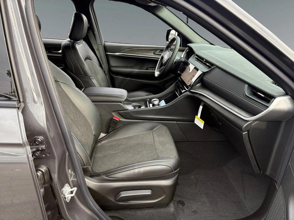 new 2026 Jeep Grand Cherokee car, priced at $46,250