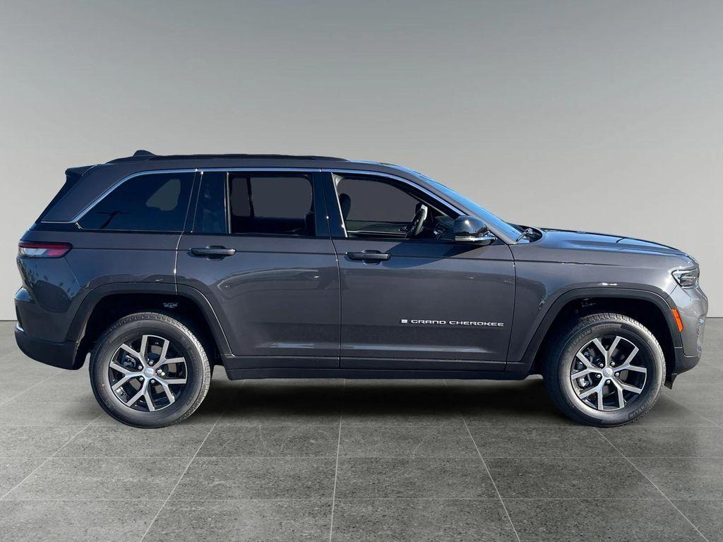new 2025 Jeep Grand Cherokee car, priced at $45,495