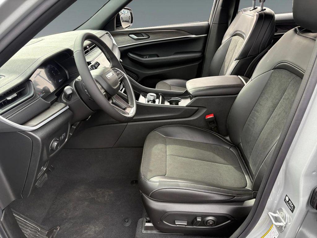 new 2026 Jeep Grand Cherokee car, priced at $48,250