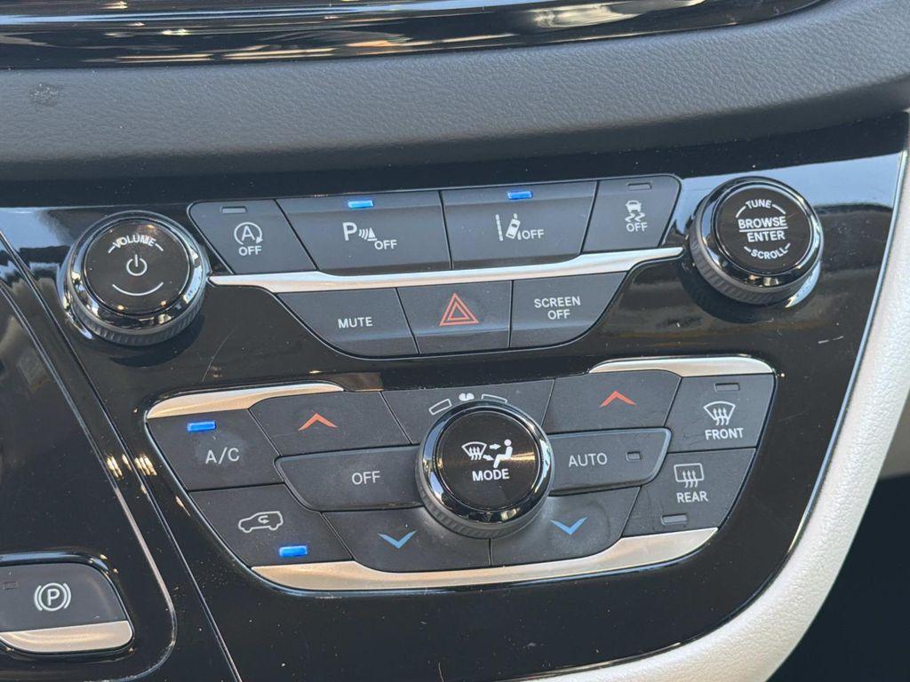 used 2023 Chrysler Pacifica car, priced at $24,995