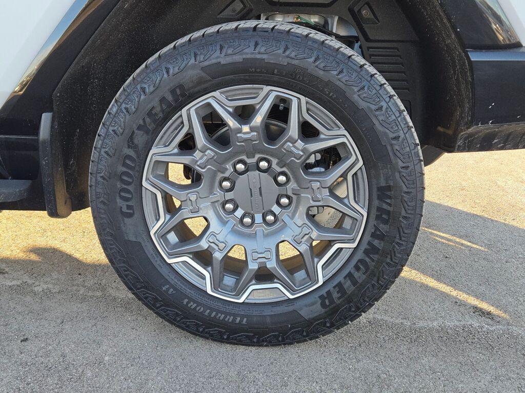 new 2025 GMC HUMMER EV Pickup car, priced at $103,640