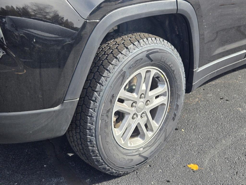 used 2023 Jeep Grand Cherokee car, priced at $27,499