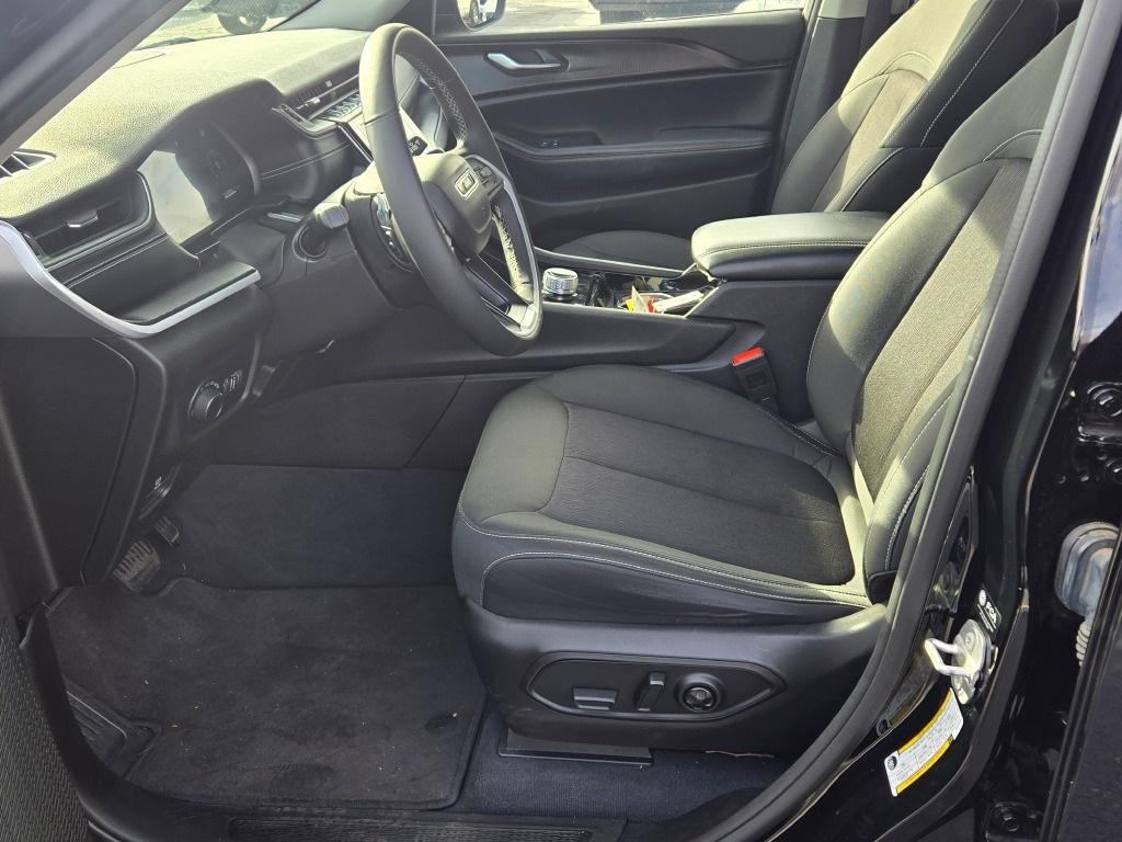 used 2023 Jeep Grand Cherokee car, priced at $27,499