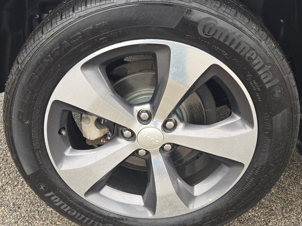 used 2019 Jeep Cherokee car, priced at $14,415