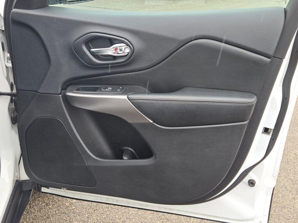 used 2019 Jeep Cherokee car, priced at $14,415