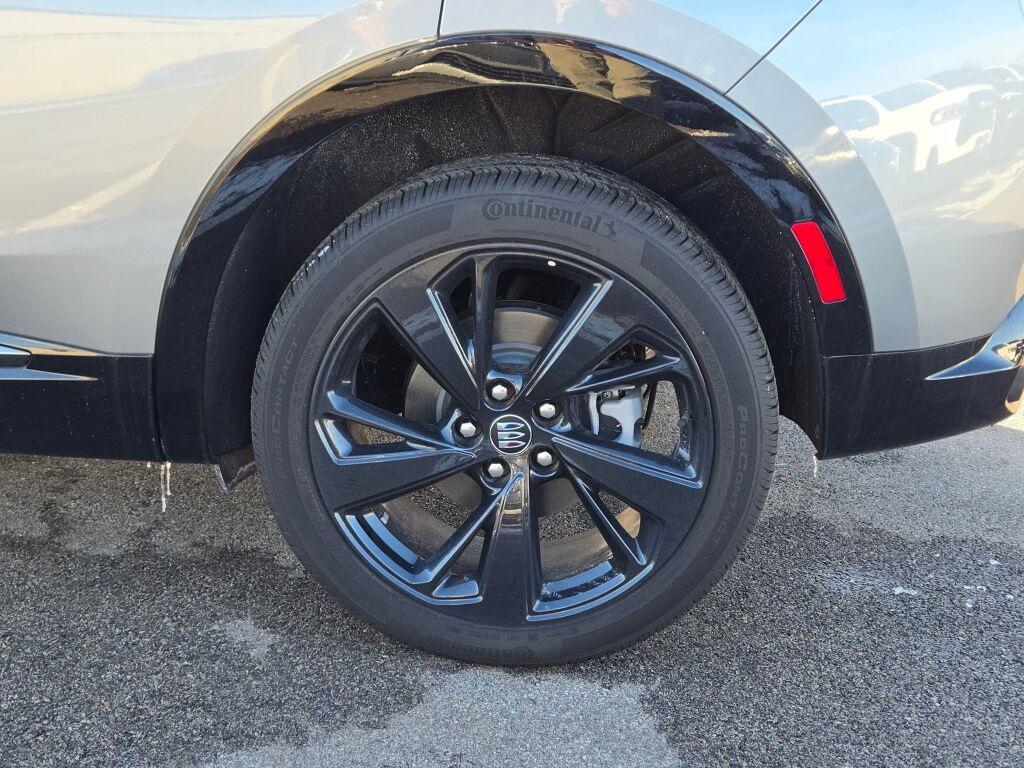 new 2025 Buick Envision car, priced at $37,890