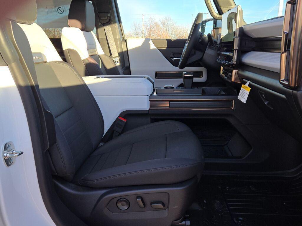 new 2025 GMC HUMMER EV Pickup car, priced at $104,052