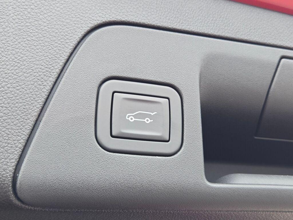 new 2025 Buick Envision car, priced at $36,740