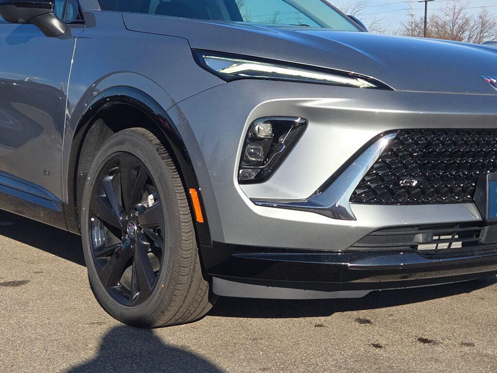 new 2025 Buick Envision car, priced at $36,890