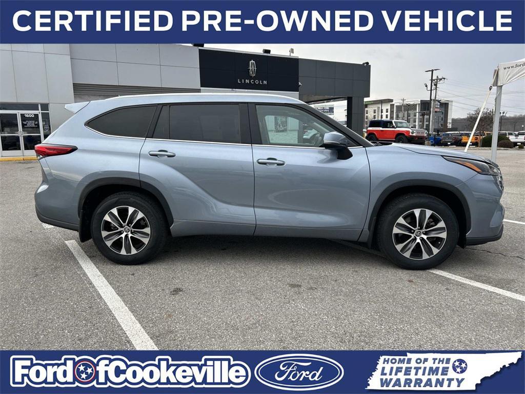 used 2022 Toyota Highlander car, priced at $35,990