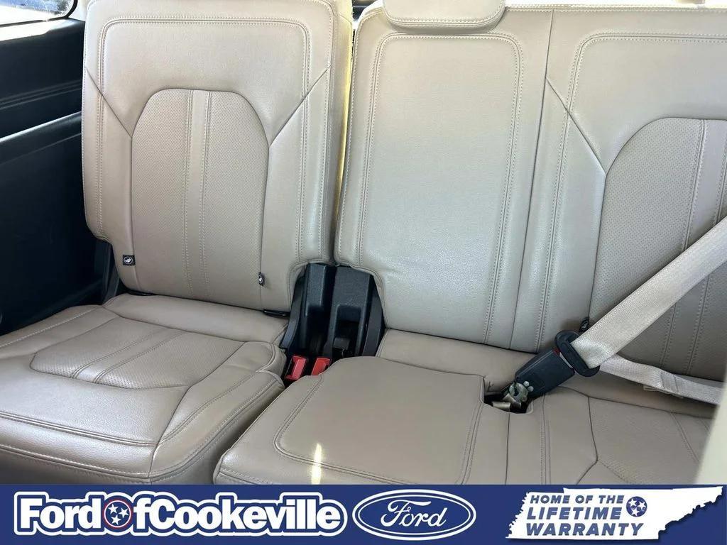 used 2024 Ford Expedition car, priced at $44,388