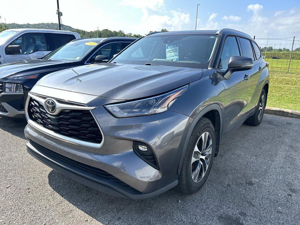 used 2022 Toyota Highlander car, priced at $34,686