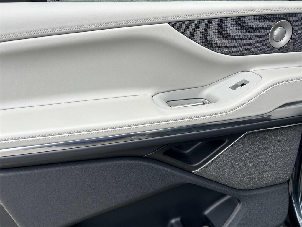 new 2026 Lincoln Navigator car, priced at $110,000