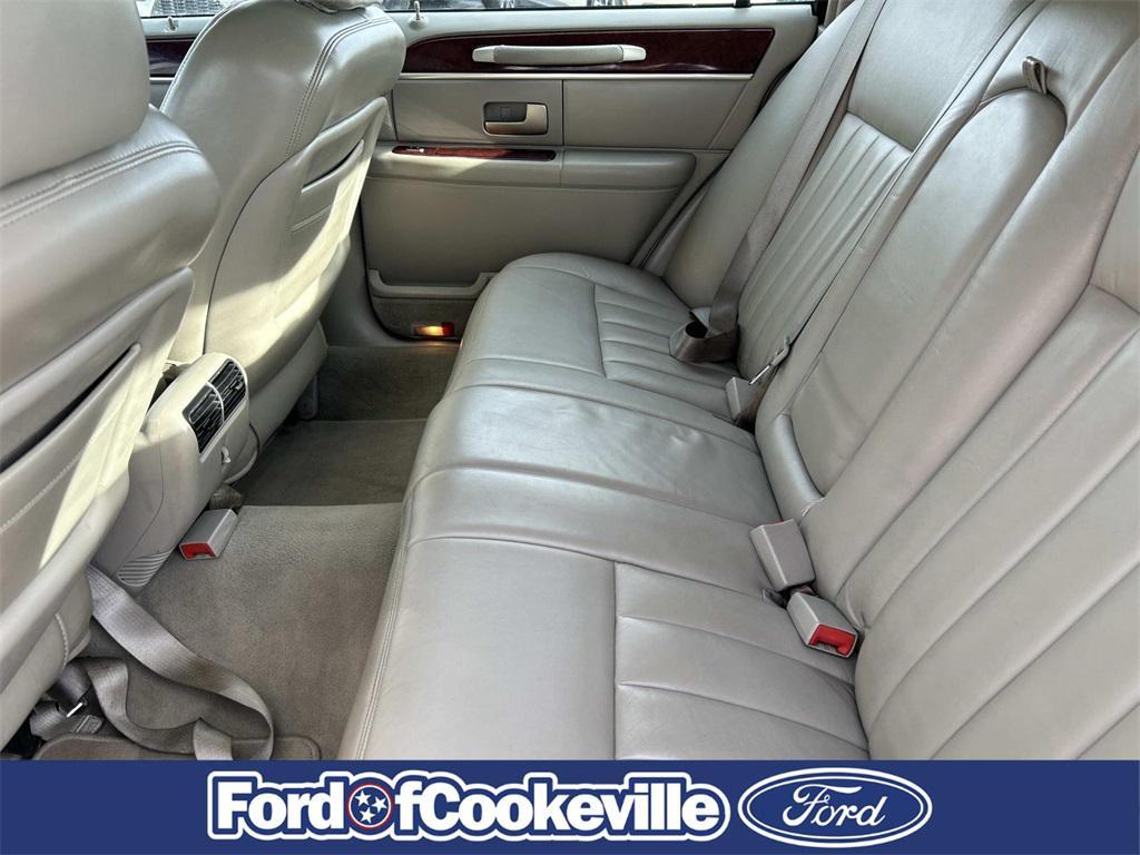 used 2003 Lincoln Town Car car, priced at $5,990