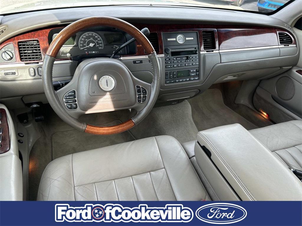 used 2003 Lincoln Town Car car, priced at $5,990