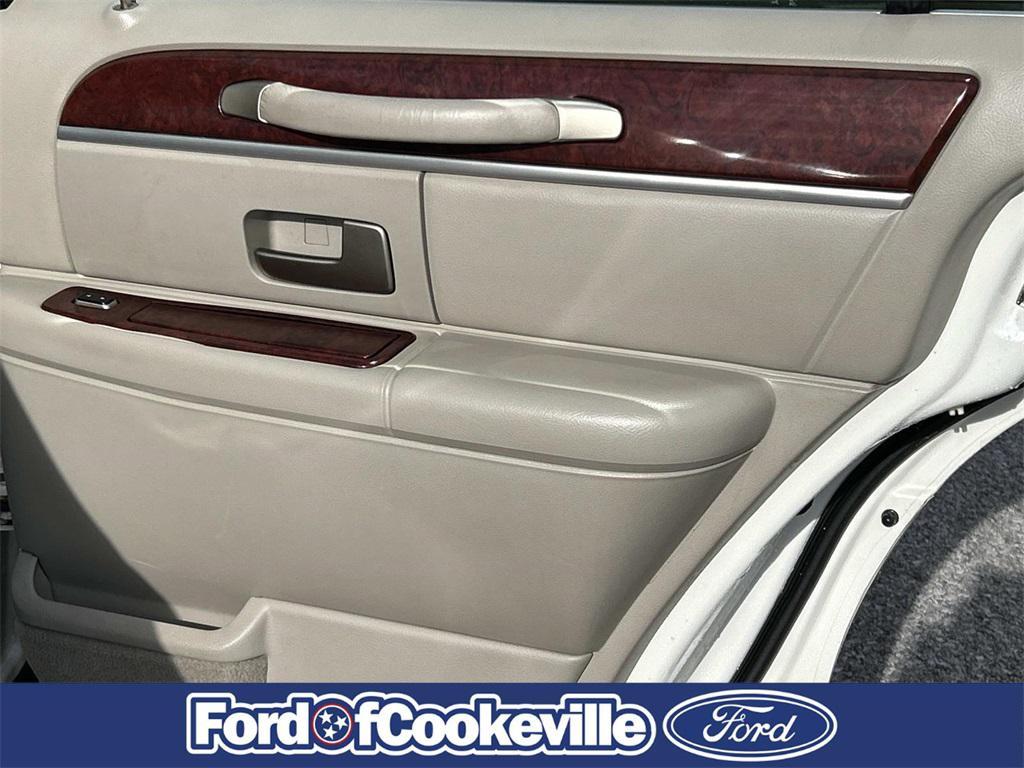 used 2003 Lincoln Town Car car, priced at $5,990