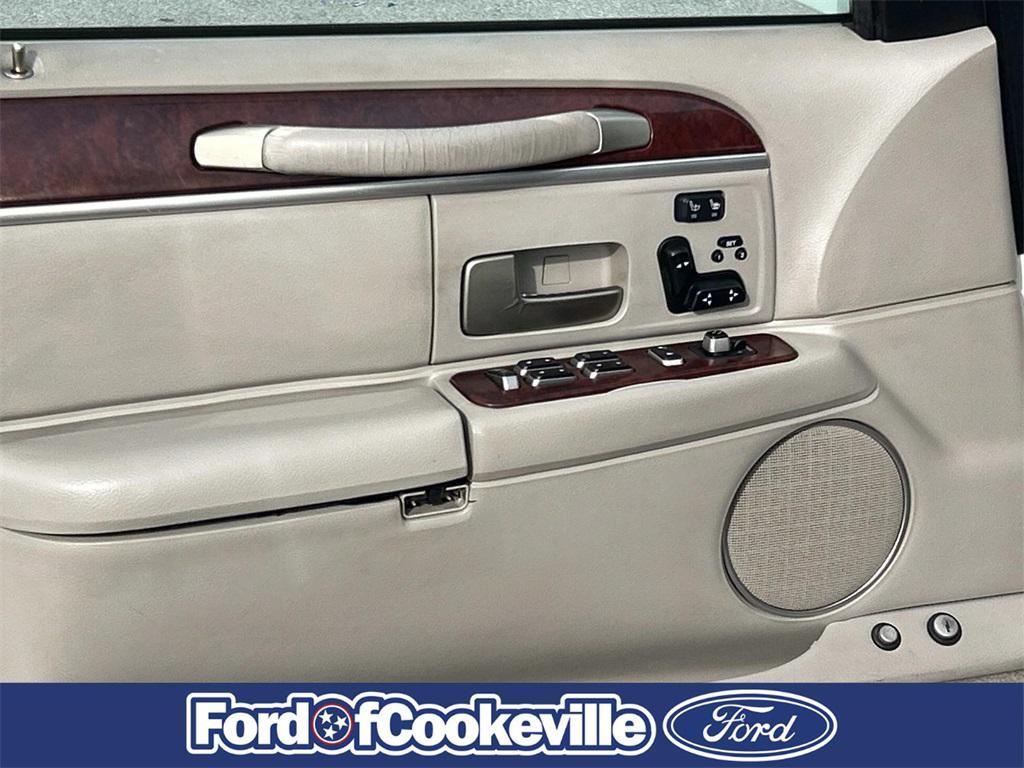 used 2003 Lincoln Town Car car, priced at $5,990