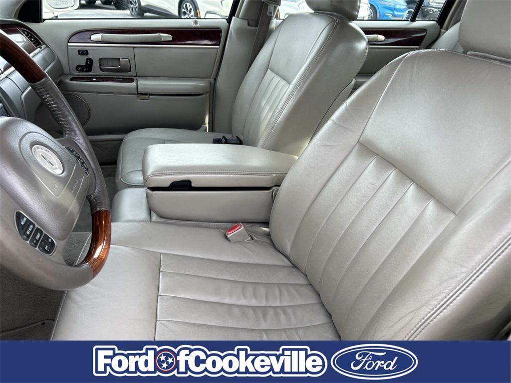 used 2003 Lincoln Town Car car, priced at $5,990