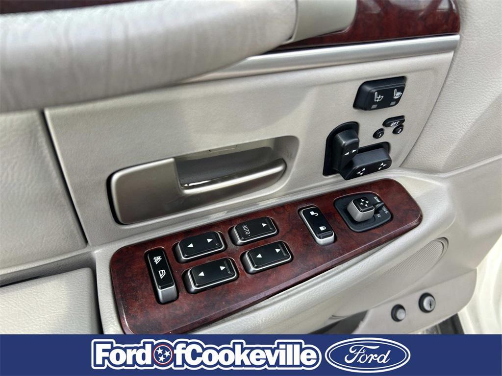 used 2003 Lincoln Town Car car, priced at $5,990