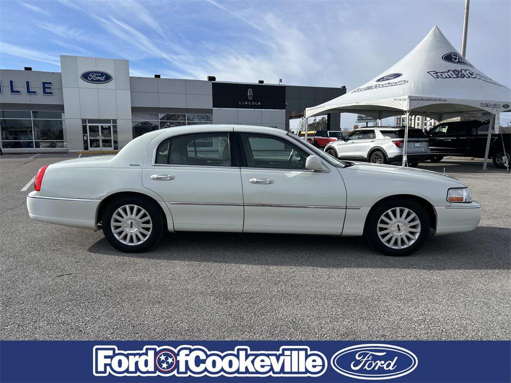 used 2003 Lincoln Town Car car, priced at $5,990