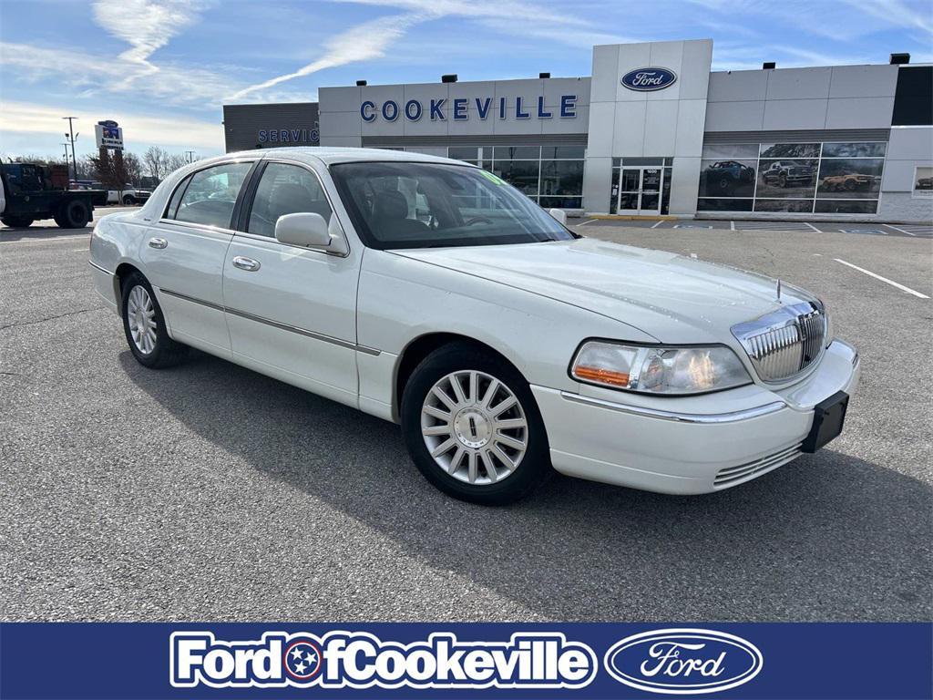 used 2003 Lincoln Town Car car, priced at $5,990
