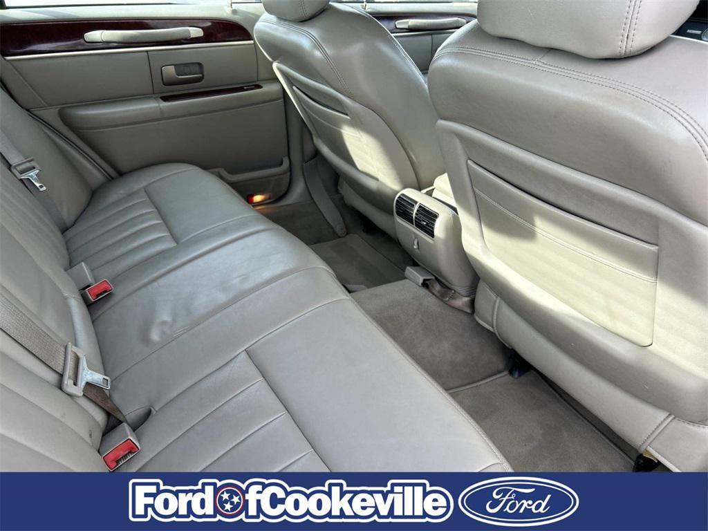 used 2003 Lincoln Town Car car, priced at $5,990