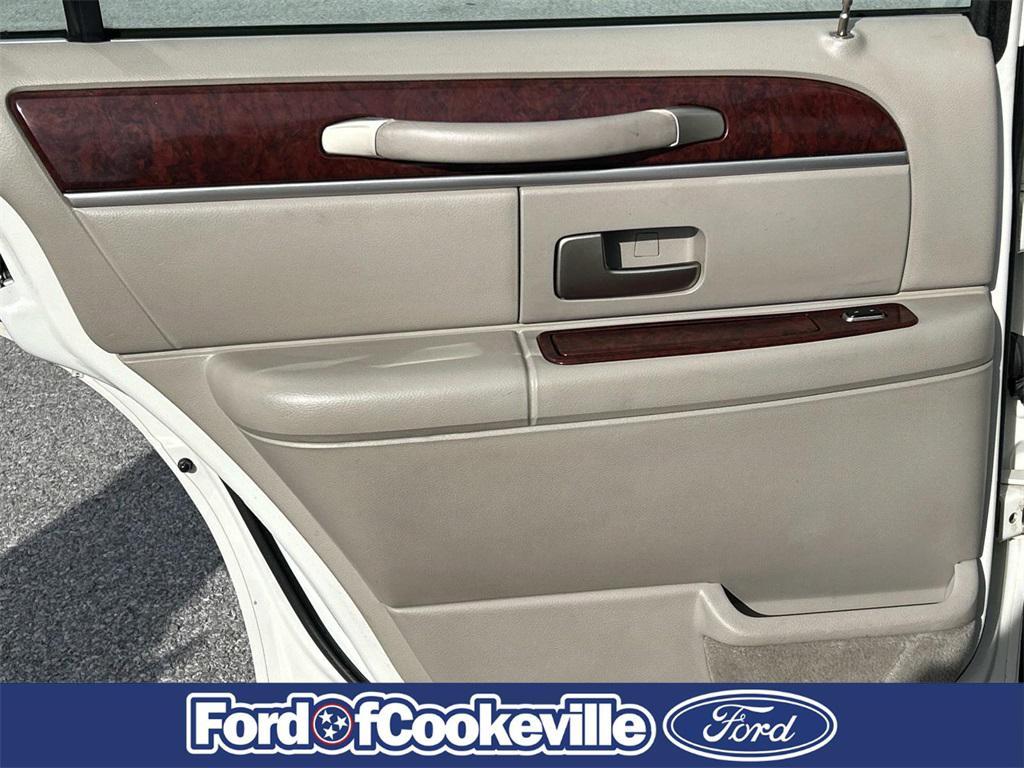 used 2003 Lincoln Town Car car, priced at $5,990