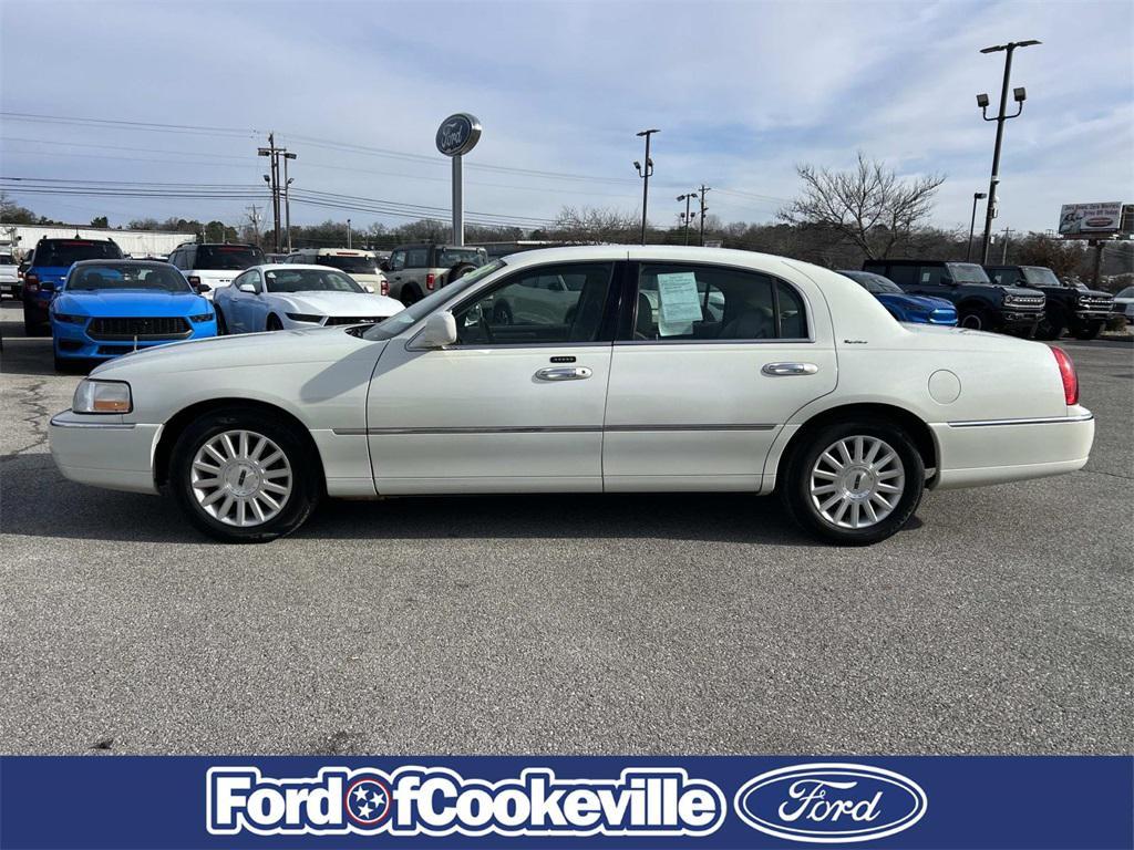 used 2003 Lincoln Town Car car, priced at $5,990