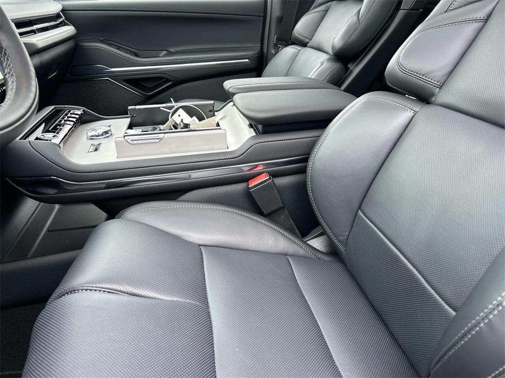 new 2026 Lincoln Navigator car, priced at $109,000