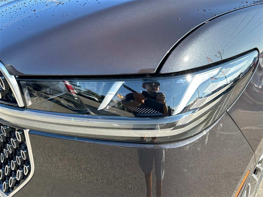 new 2025 Lincoln Navigator car, priced at $104,000