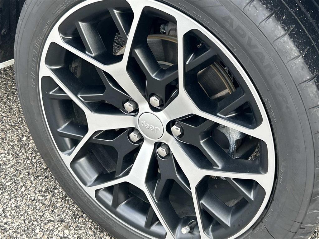 used 2022 Jeep Grand Cherokee car, priced at $45,981