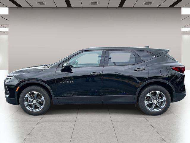 used 2025 Chevrolet Blazer car, priced at $31,304