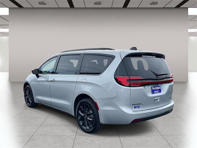 new 2026 Chrysler Pacifica car, priced at $48,689