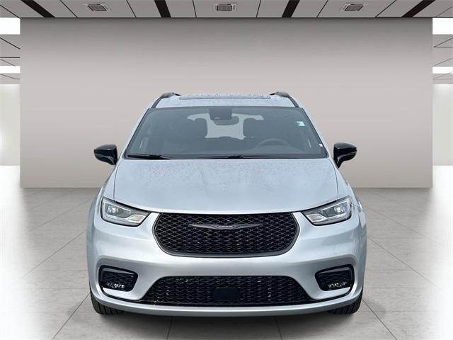 new 2026 Chrysler Pacifica car, priced at $48,689
